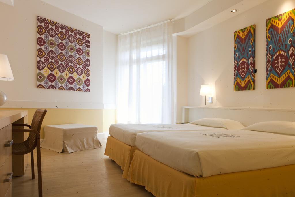 Double or Twin Room,641366469:JPEG